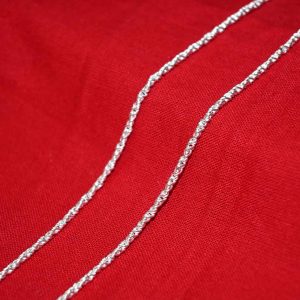 Grid Gleam Chain