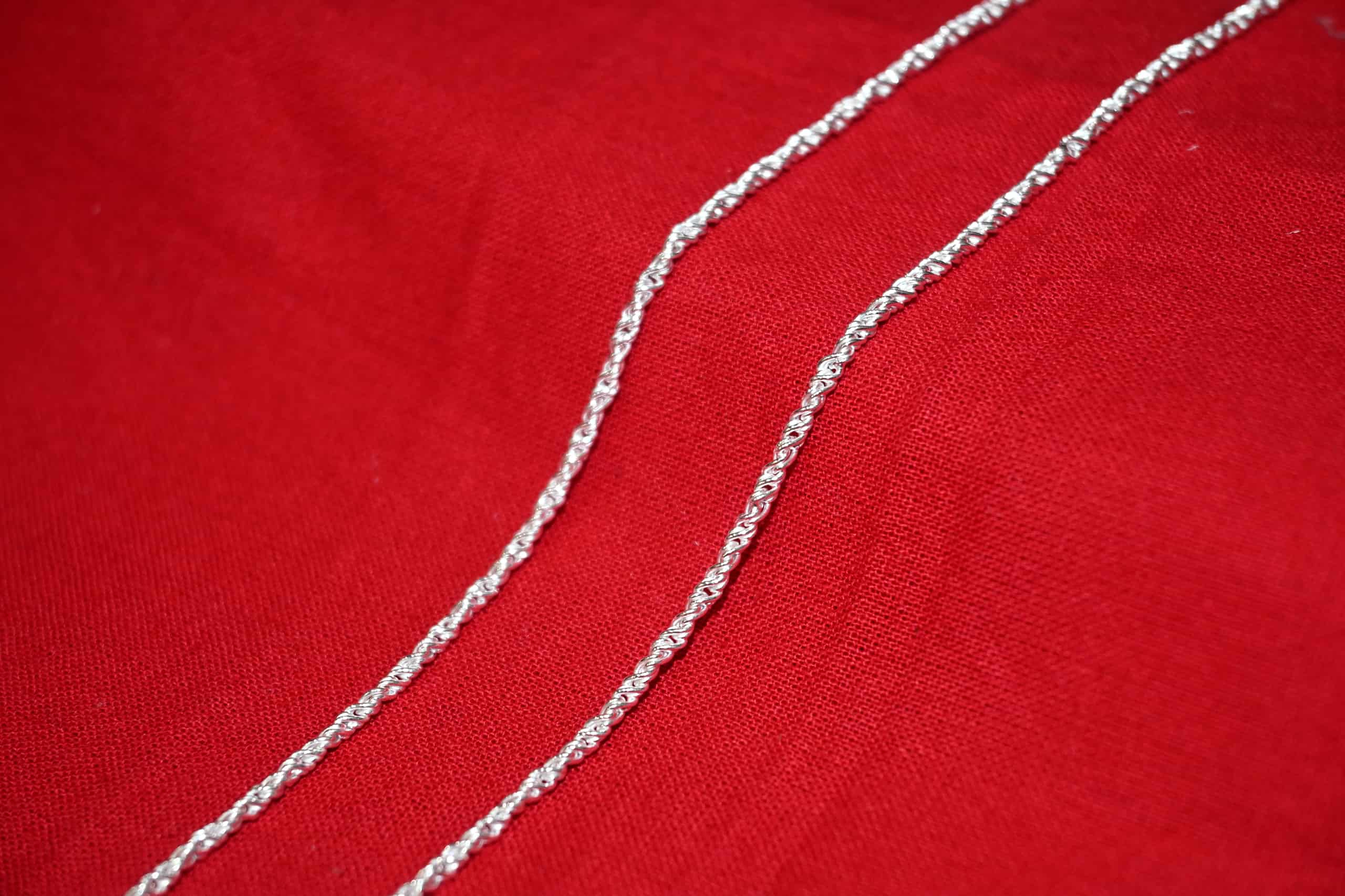 Grid Gleam Chain